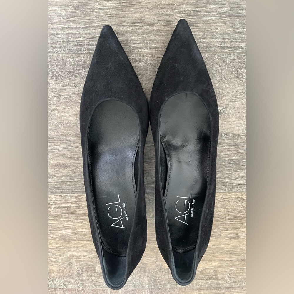 New AGL Pointed suede pumps size 8.5